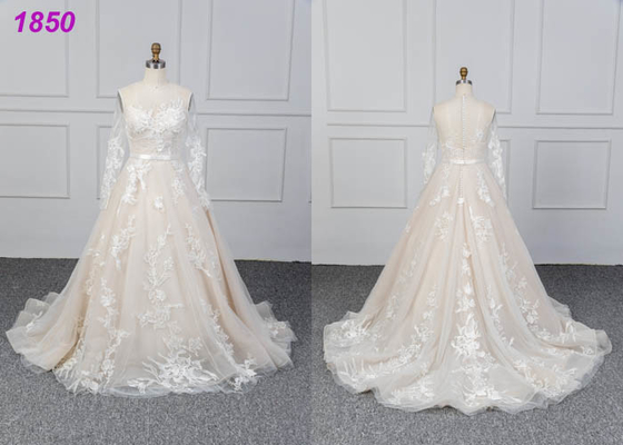 Bräutliche lange Ärmel-Spitze entwirft eine Linie Ballkleid-Hochzeits-Kleid das nach Maß