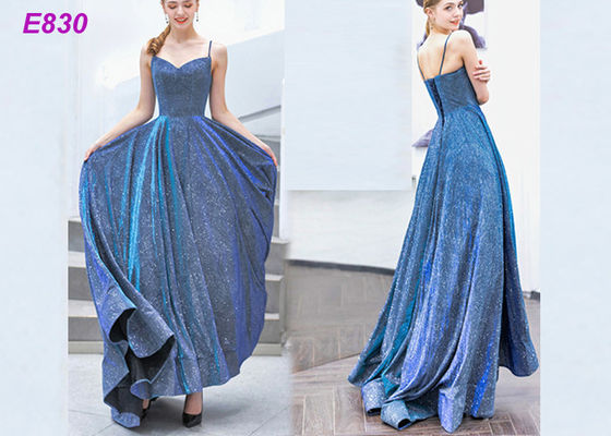 Der sternenklare Himmelrock-Spaghettibügel eine Linie, die formales Partykleid glättet